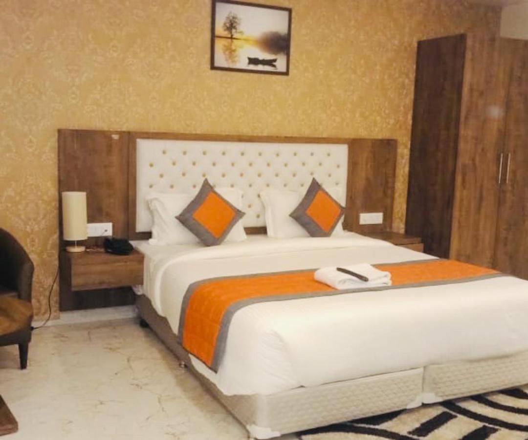 Mayda Inn- A Boutique Hotel New Delhi Buitenkant foto